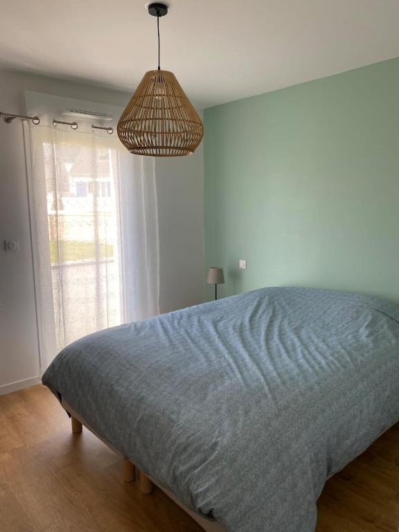Postel nebo postele na pokoji v ubytování Résidence à 350 mètres de la grande plage chez Lena