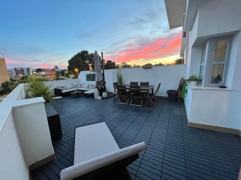 Gran terraza Muchavista San Juan Alicante, El Campello ...