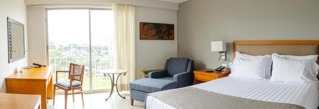 Postel nebo postele na pokoji v ubytování Hotel Estelar Altamira