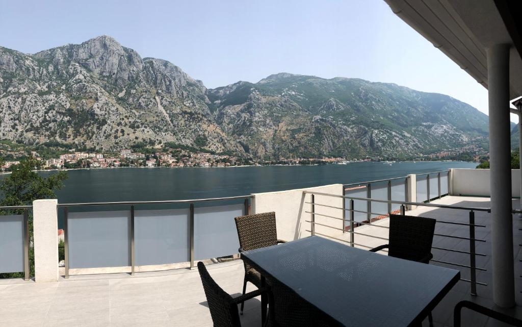 Apartments Seaview Estate Radovic - Two-Bedroom Apartment