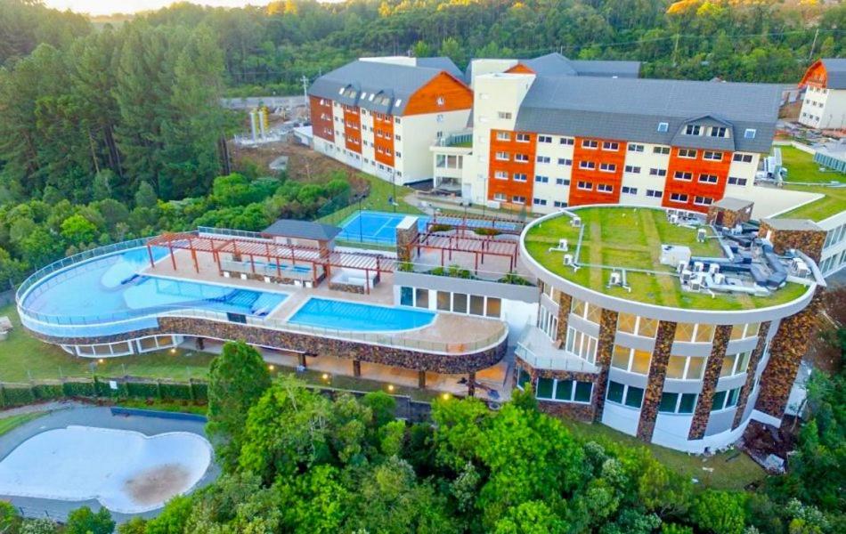Bazén v ubytování Golden gramado resort Laghetto nebo v jeho okolí