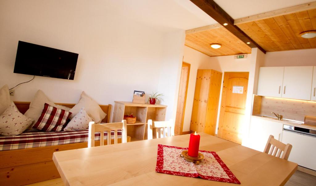 Kuchyň nebo kuchyňský kout v ubytování AlmDorf Tonnerhütte