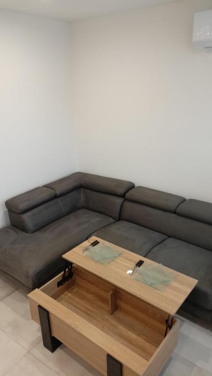 Posedenie v ubytovaní Charmante maison de ville avec parking privé