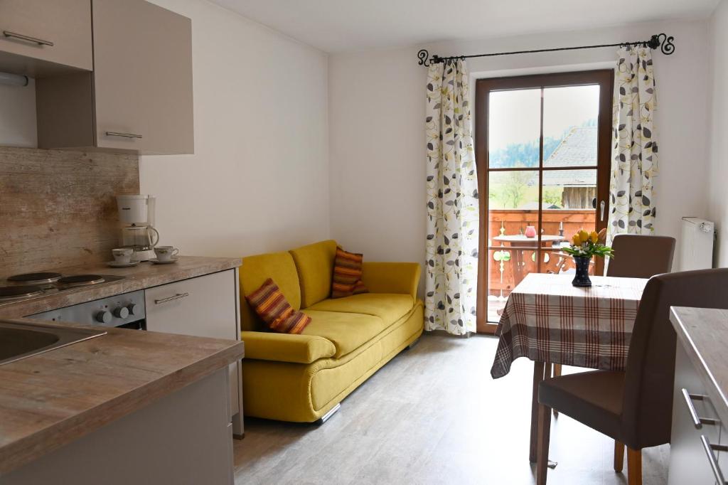 Kuchyň nebo kuchyňský kout v ubytování Ferienwohnung Dichtlbauer