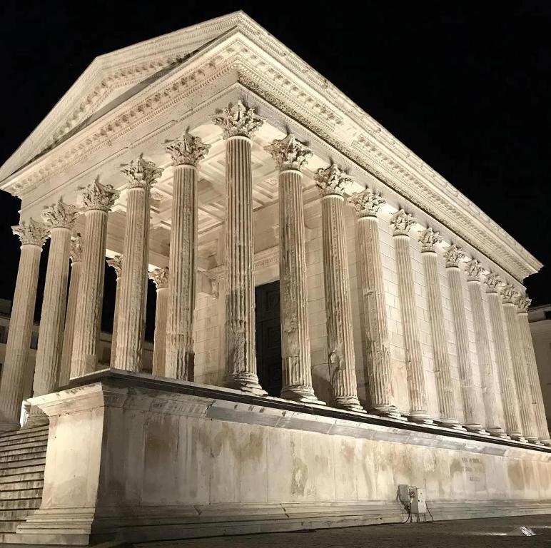 Fotografia z galérie ubytovania Charmante maison de ville avec parking privé v destinácii Nîmes