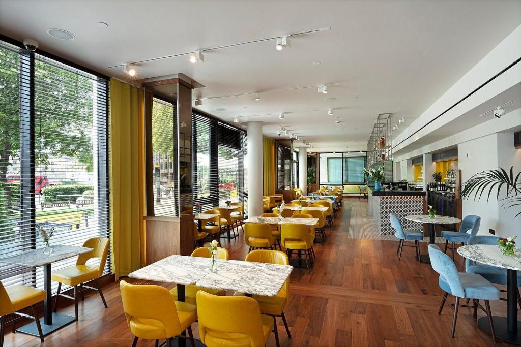 Tower Suites by Blue Orchid - Resim 25