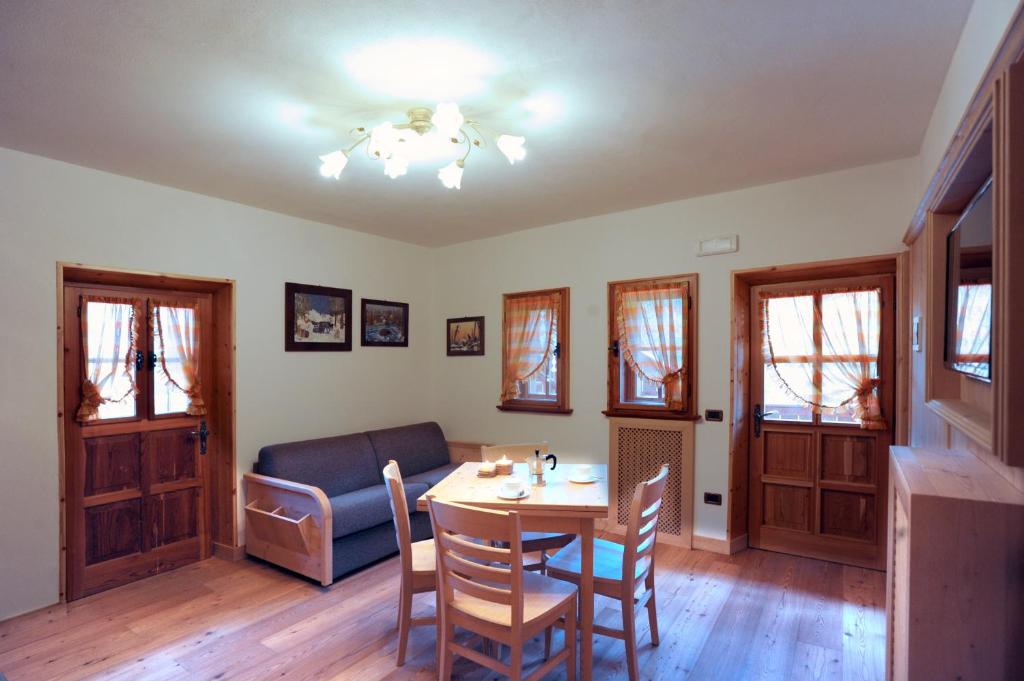 Posezení v ubytování Albergo Diffuso Comeglians