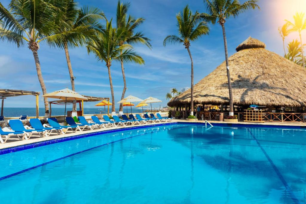 Bazén v ubytování Las Palmas by the Sea All Inclusive nebo v jeho okolí
