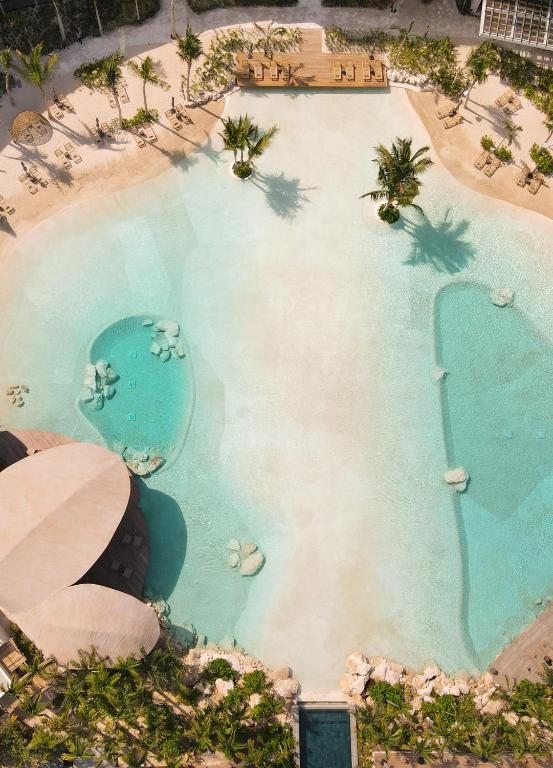 Бассейн в Secrets Moxché Playa del Carmen - Adults Only - All Inclusive или поблизости