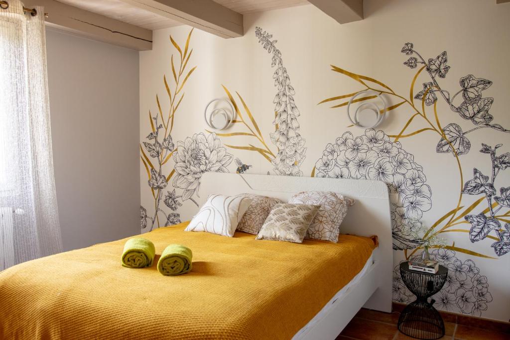 a bedroom with a large bed with a yellow blanket at Villa de vacances 6 personnes in Orpierre