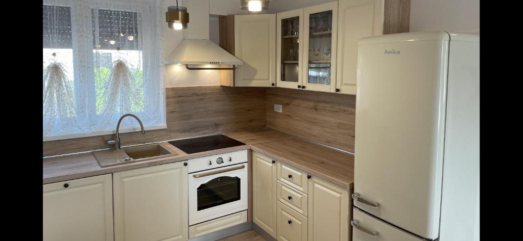 Kuchyň nebo kuchyňský kout v ubytování Villa Palma