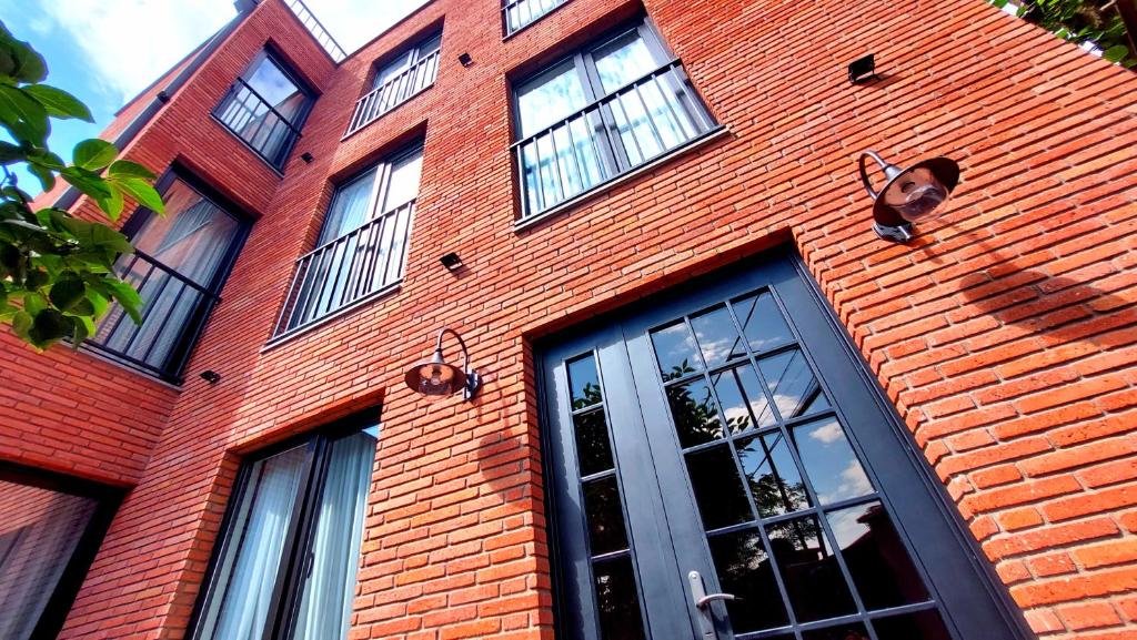 Falcon Boutique Hotel - отзывы и видео