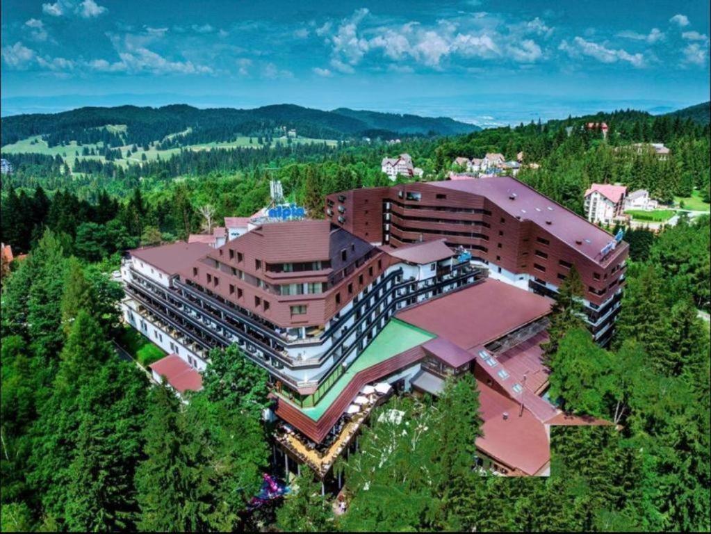 Άποψη από ψηλά του Alpin Resort Hotel - Apartamentele 2403-2404- proprietate administrata de gazda privata