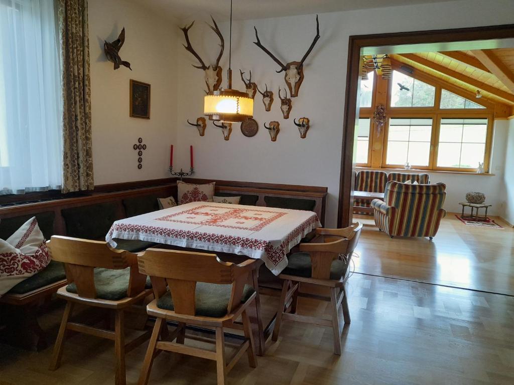 A seating area at Ferienhaus Reiter