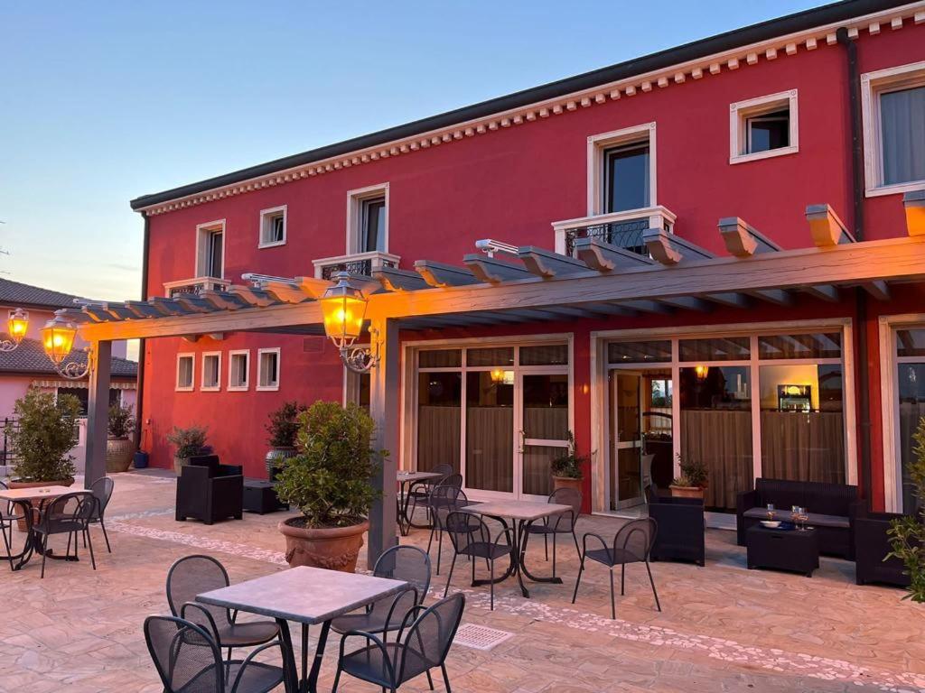Budova, kde se hotel nachází