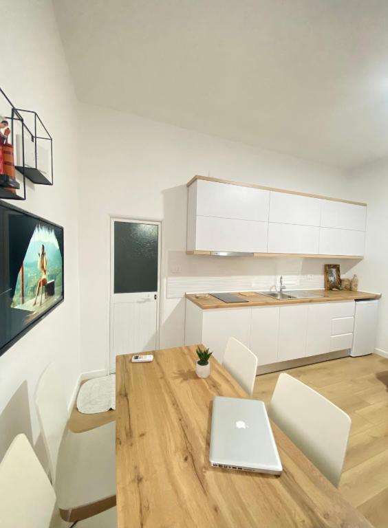 TV a/nebo společenská místnost v ubytování HC Hotel & Suites