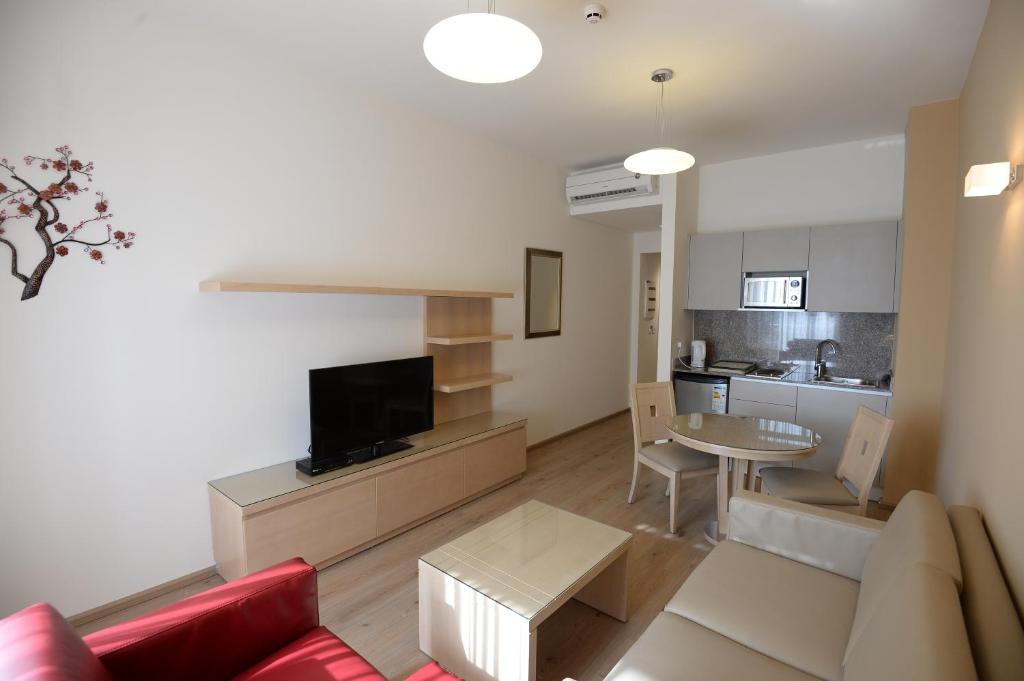 TV a/nebo společenská místnost v ubytování Nest 1 Hotel