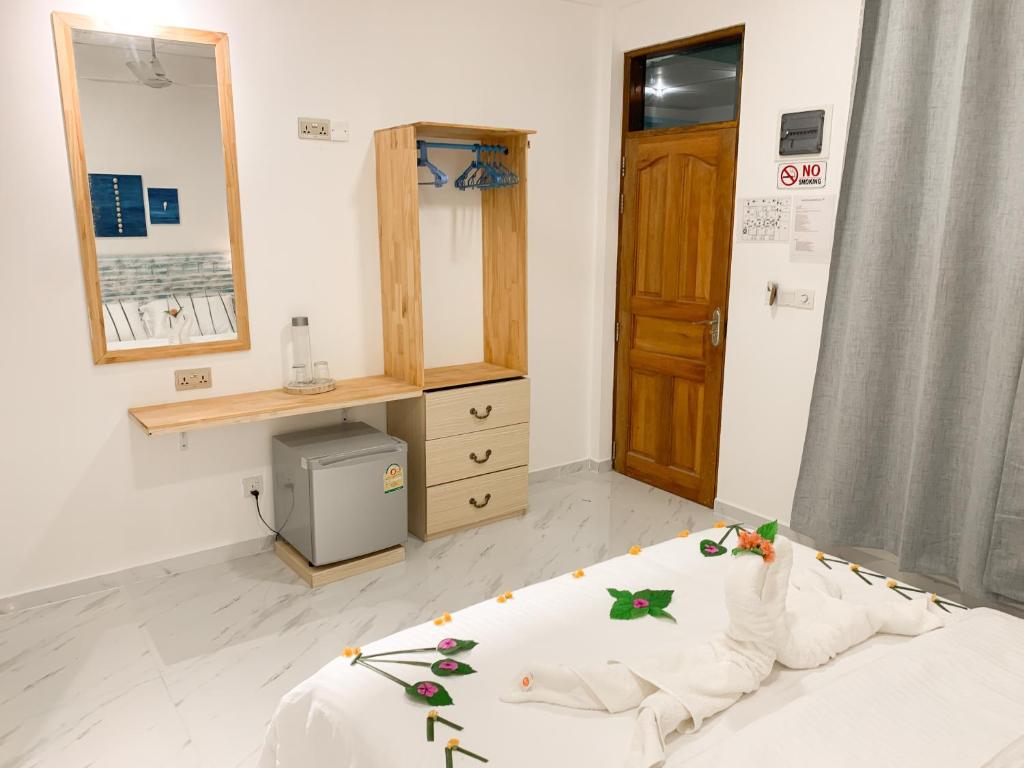 Postel nebo postele na pokoji v ubytování Fins Dive and Leisure Hotel