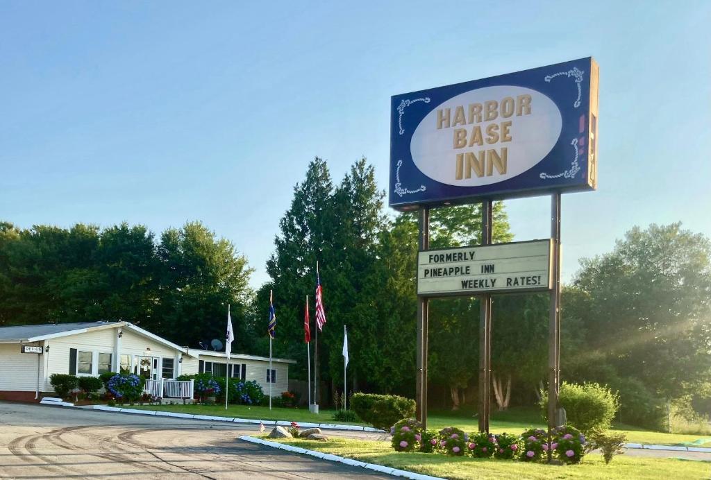 Certifikát, hodnocení, plakát nebo jiný dokument vystavený v ubytování Harbor Base Inn