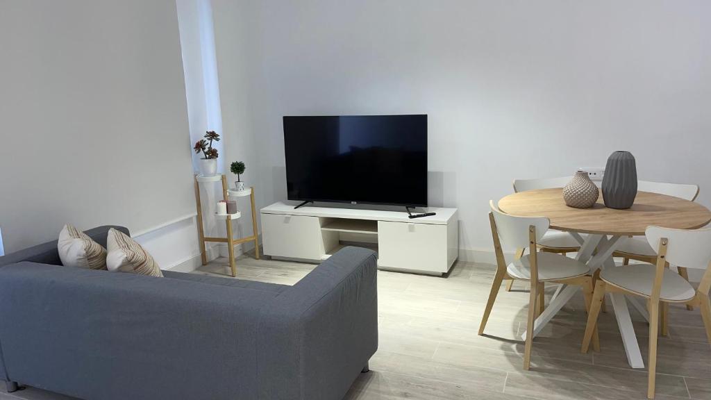 TV a/nebo společenská místnost v ubytování Apartamento a 50 metros de la Plaza del Charco, Puerto de la Cruz