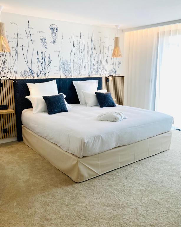 Postel nebo postele na pokoji v ubytování EDEN HÔTEL