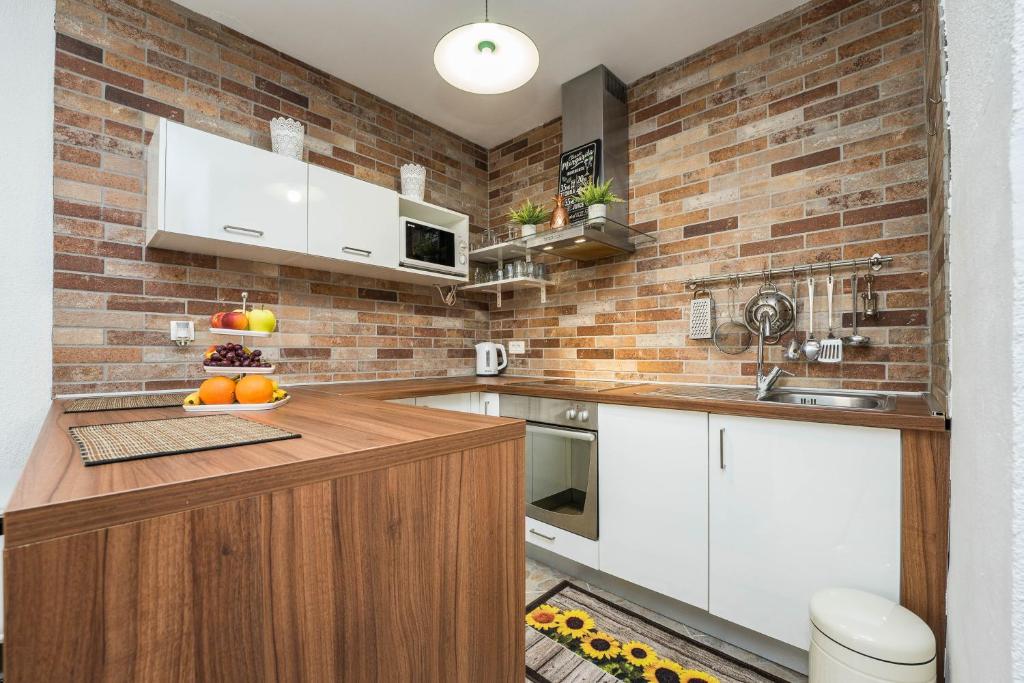 Kuchyňa alebo kuchynka v ubytovaní Apartman Evita