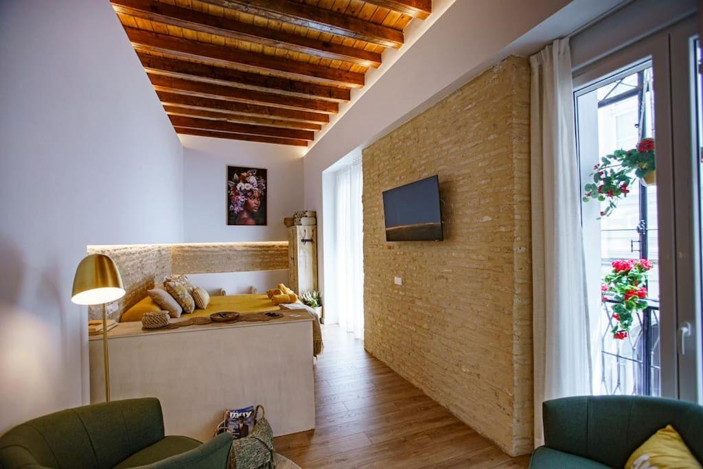 Televízia a/alebo spoločenská miestnosť v ubytovaní Mini hotel in the heart of Sevilla for exclusive usage
