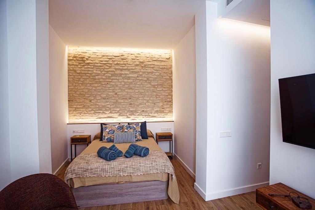 Posteľ alebo postele v izbe v ubytovaní Mini hotel in the heart of Sevilla for exclusive usage