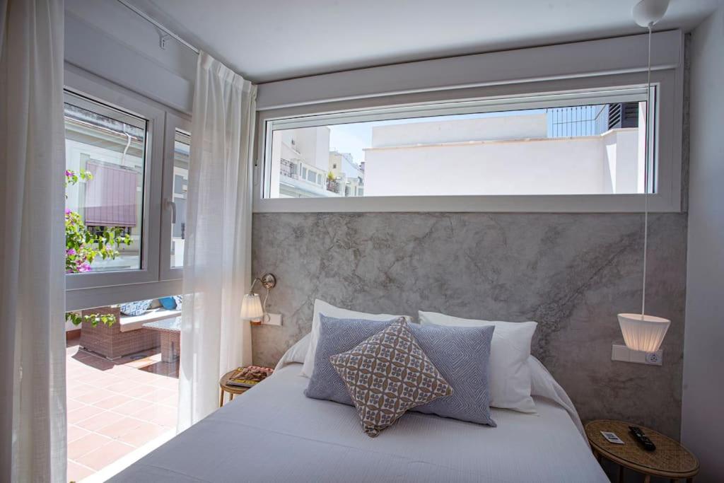 Posteľ alebo postele v izbe v ubytovaní Mini hotel in the heart of Sevilla for exclusive usage