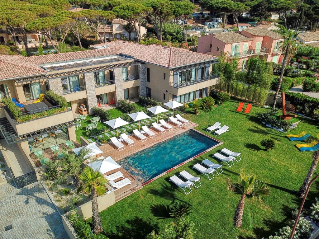 an aerial view of a house with a swimming pool at EDEN HÔTEL in Sainte-Maxime