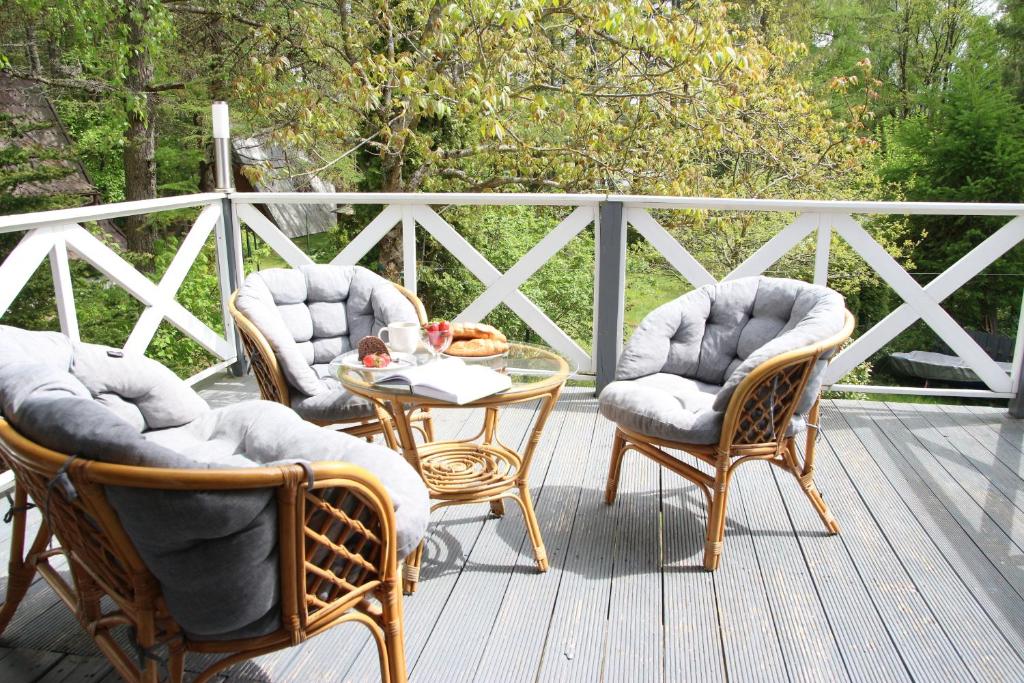 Balkón nebo terasa v ubytování Grygielówka nad jeziorem - sauna & jacuzzi