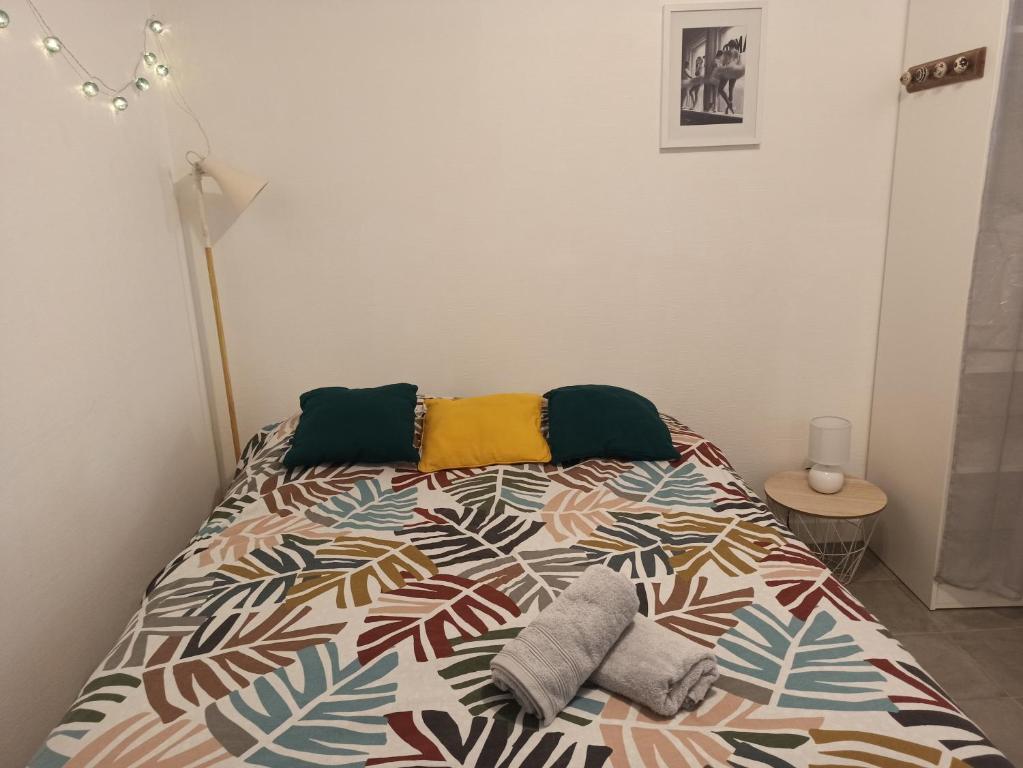 Postel nebo postele na pokoji v ubytování Le Saint-Jacques - Hypercentre