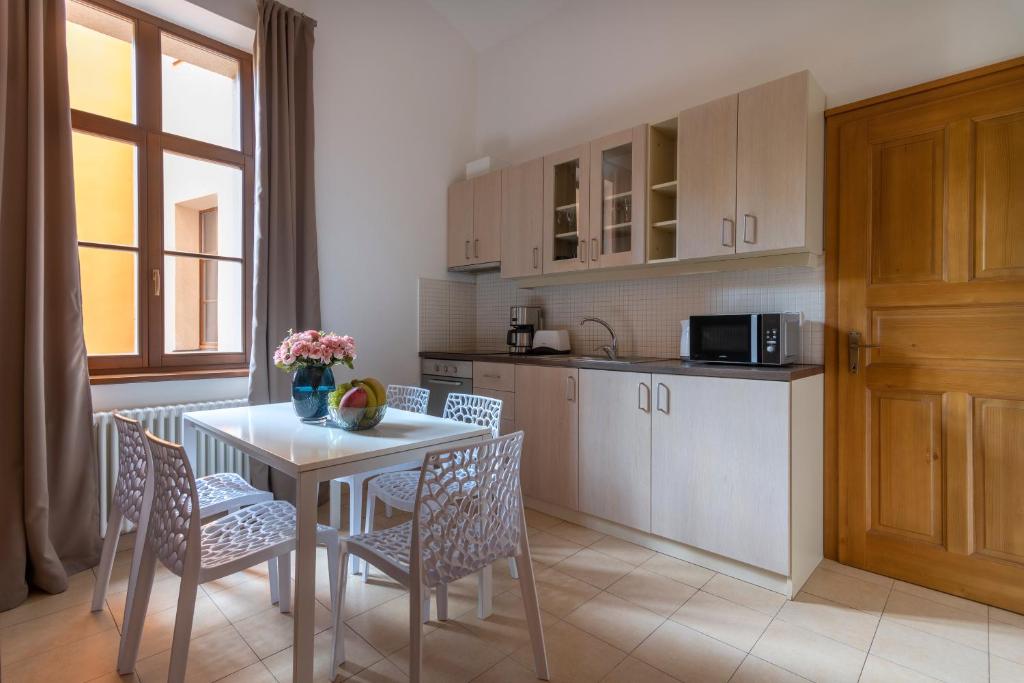 Bohemian Dreams Apartments and Suites by Dwellfort - Resim 12