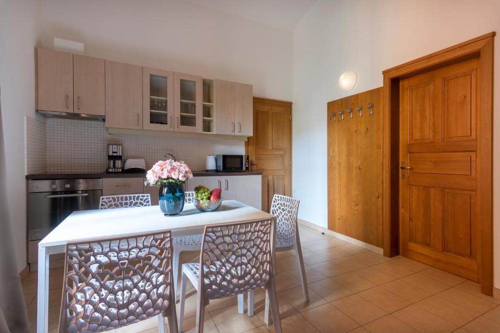 Bohemian Dreams Apartments and Suites by Dwellfort - Resim 23