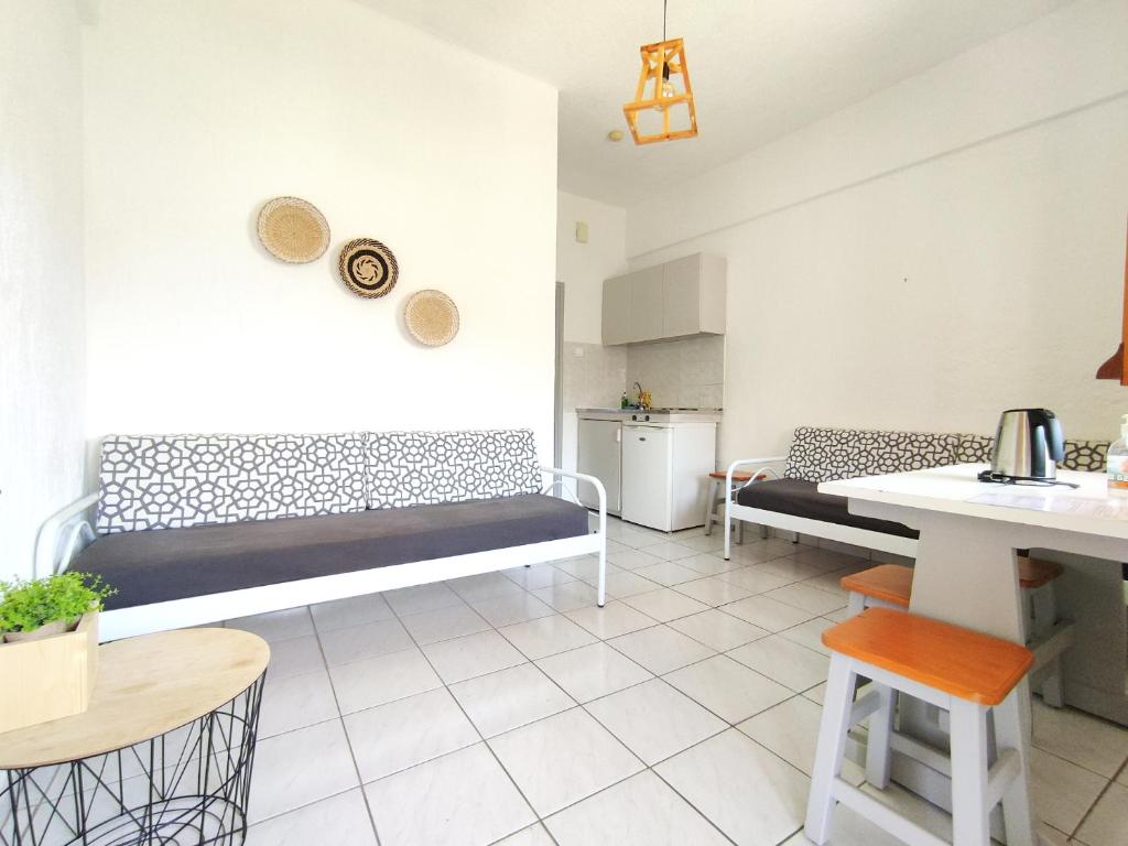 A seating area at Emilia Apartments