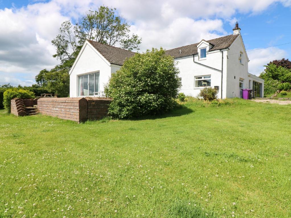 a house on a hill with a green yard at Brae of Airlie Farm in Kirkton of Airlie