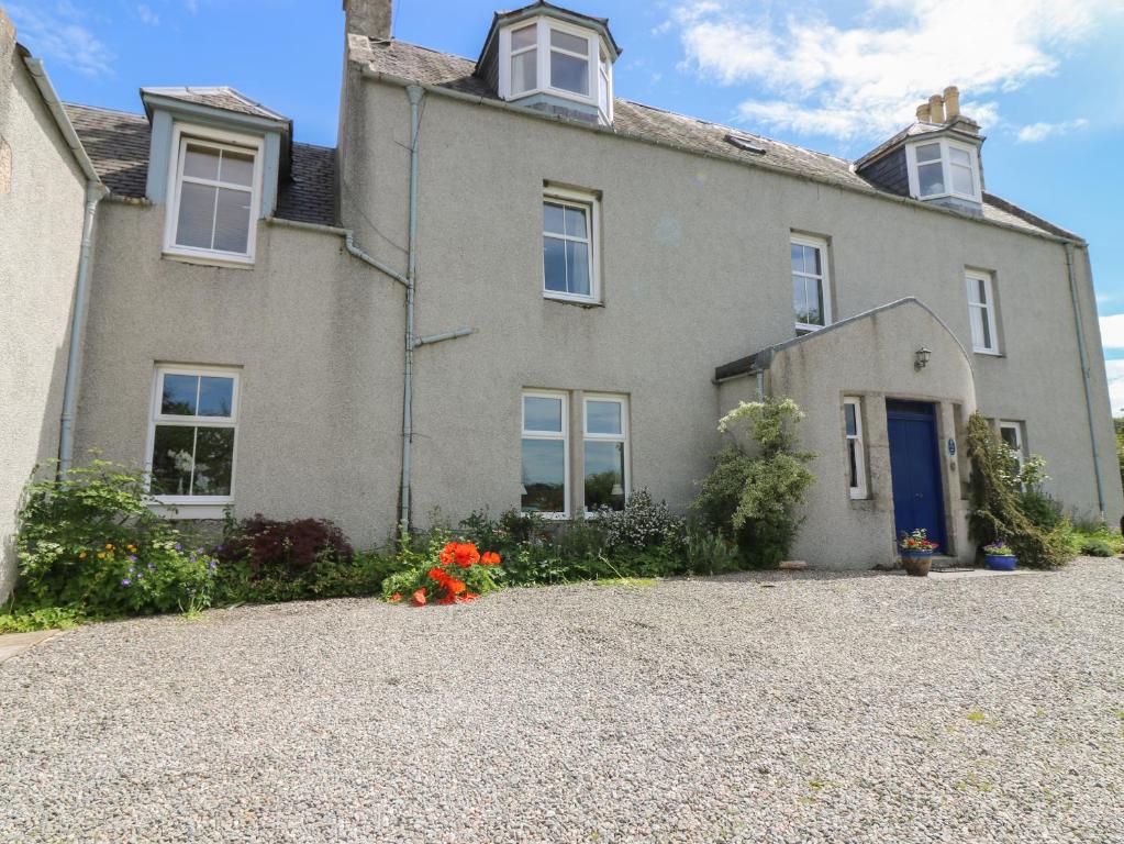 a large house with a driveway in front of it at The West Wing in Skye of Curr