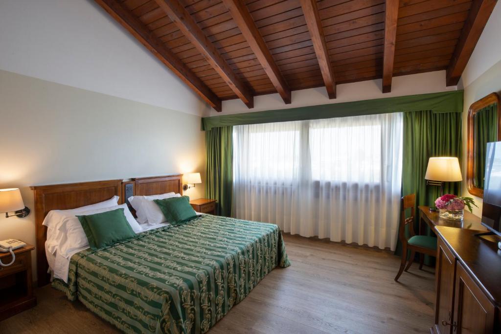 Postel nebo postele na pokoji v ubytování Hotel Ristorante Fior