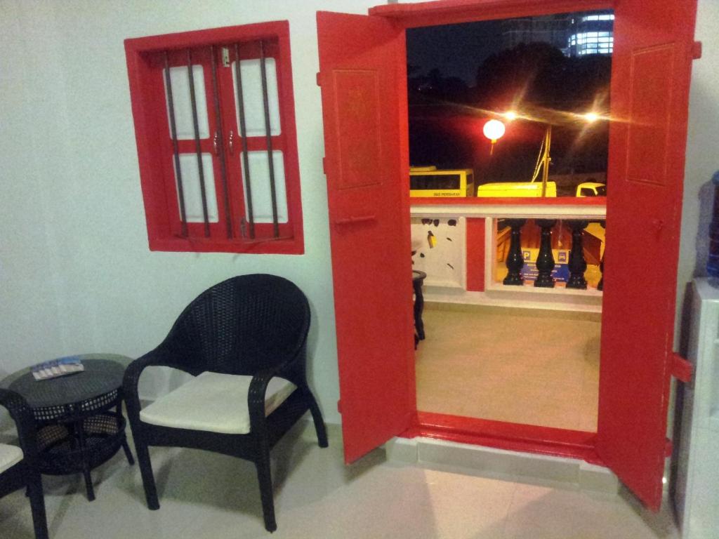 a room with two chairs and a room with a mirror at KT Chinatown Lodge in Kuala Terengganu