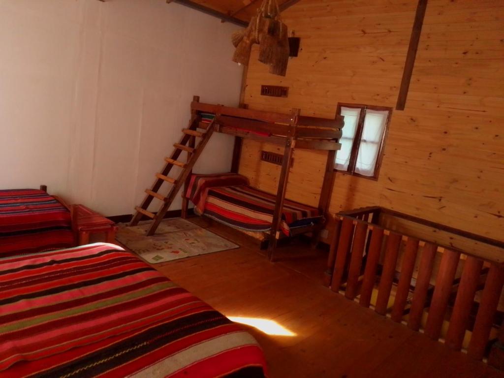 En eller flere senge i et værelse på Cabañas Río Los Nogales