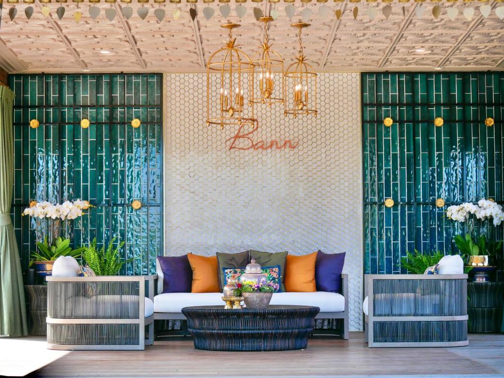 a living room with a couch and a chandelier at Bann at Oak Knoll Napa in Napa