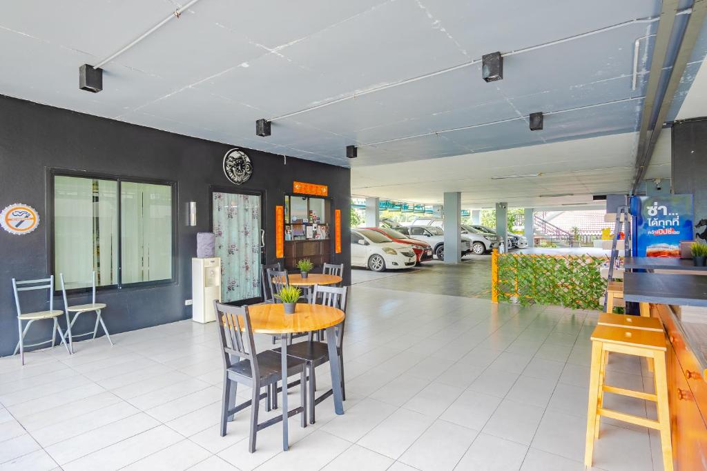 AJ Residence - Resim 8