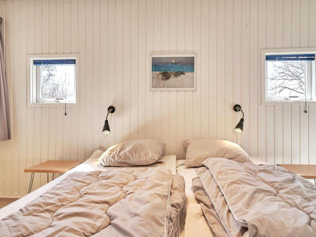Postel nebo postele na pokoji v ubytování Holiday home Aakirkeby XXIV