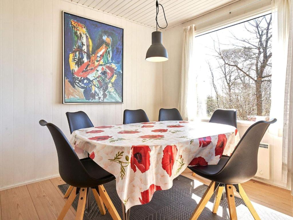 Fotografie z fotogalerie ubytování Holiday home Aakirkeby XXIV v destinaci Vester Sømarken