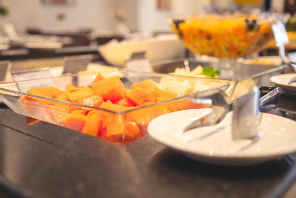 Comida no hotel ou em algum lugar perto