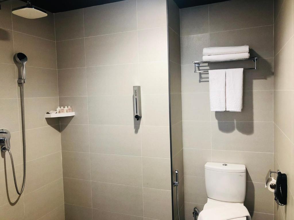 Koupelna v ubytování Sayarsan Hotel Yangon
