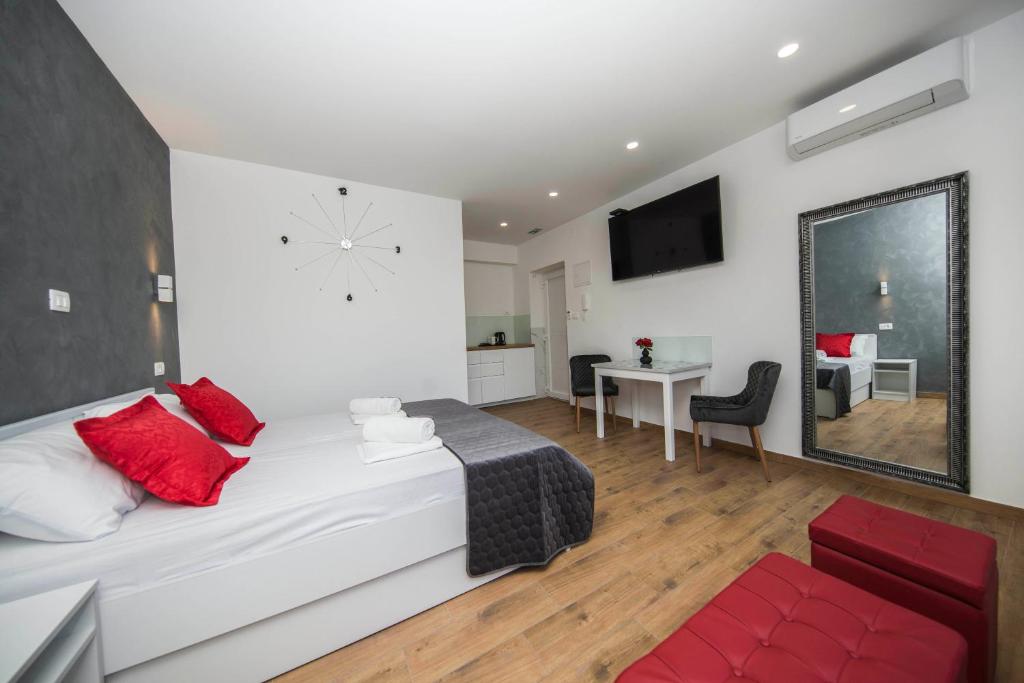 Televízia a/alebo spoločenská miestnosť v ubytovaní Split Central Luxury Studios