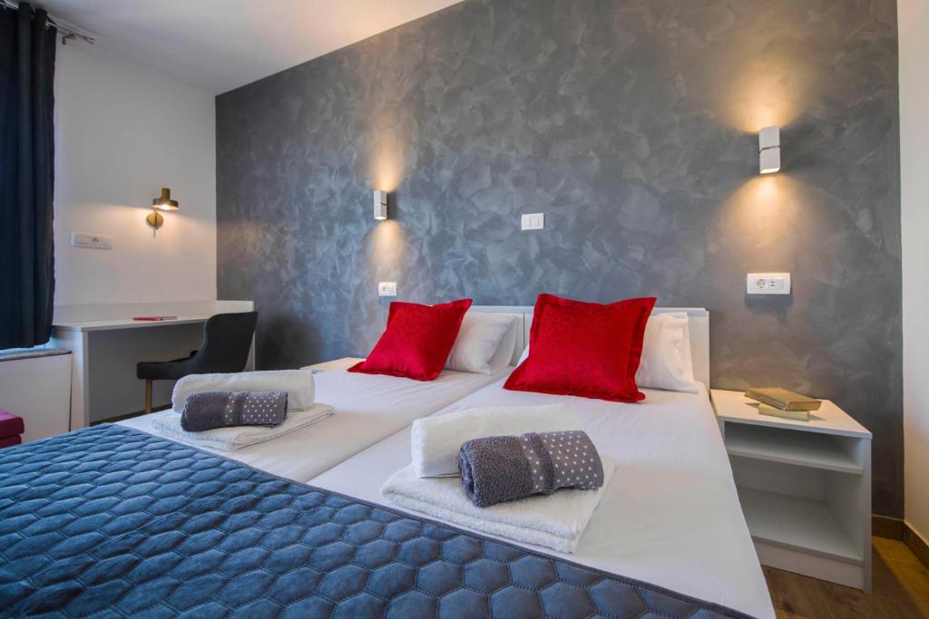 Posteľ alebo postele v izbe v ubytovaní Split Central Luxury Studios