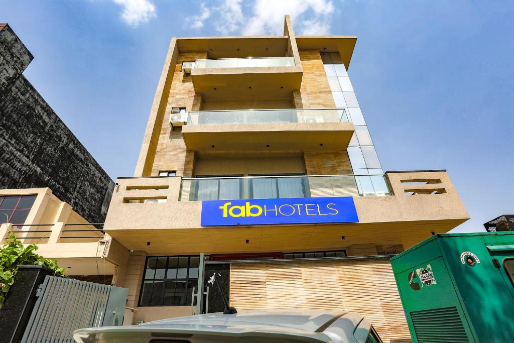 FabHotel Clarks Suites - Housity