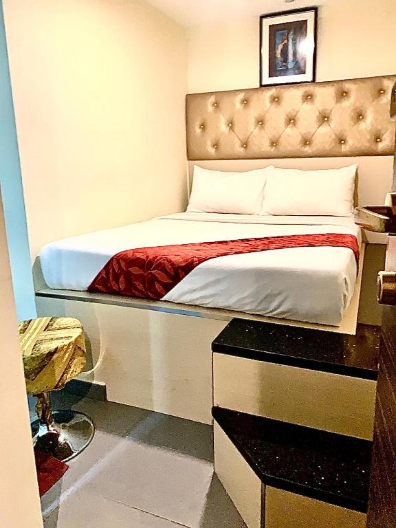 Postel nebo postele na pokoji v ubytování Sandpiper Hotel Singapore